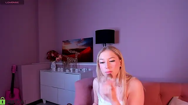 ChloeAlba online show from 04/26/26, 03:04