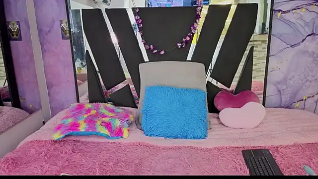 Alice NY online show from 04/09/26, 04:56