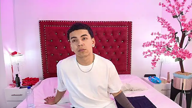 Snapshot of Jaden_and_sofia chatting on 05/17/26, 03:04 Jaden and sofia online show from 05/17/26, 03:04