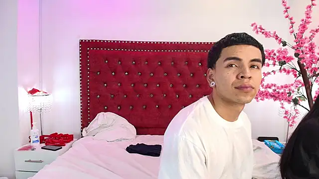 Snapshot of Jaden_and_sofia chatting on 05/17/26, 04:14 Jaden and sofia online show from 05/17/26, 04:14