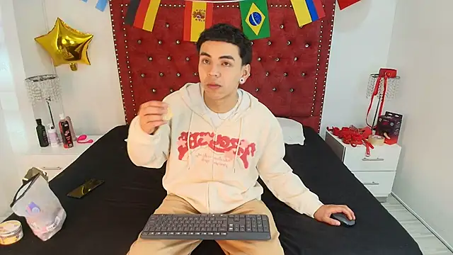 Snapshot of Jaden_and_sofia chatting on 07/09/26, 02:59 Jaden and sofia online show from 07/09/26, 02:59