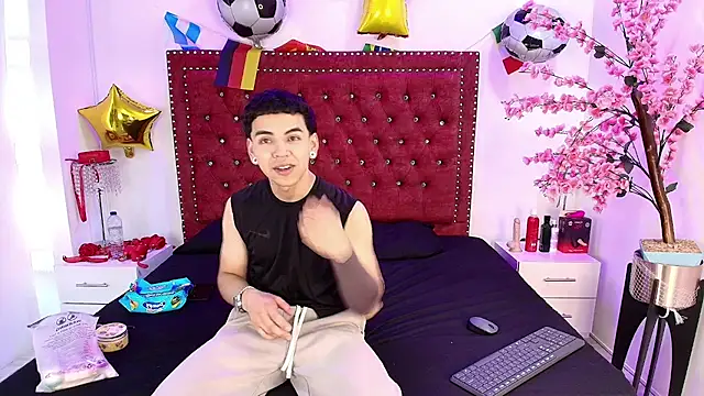 Snapshot of Jaden_and_sofia chatting on 07/18/26, 03:11 Jaden and sofia online show from 07/18/26, 03:11