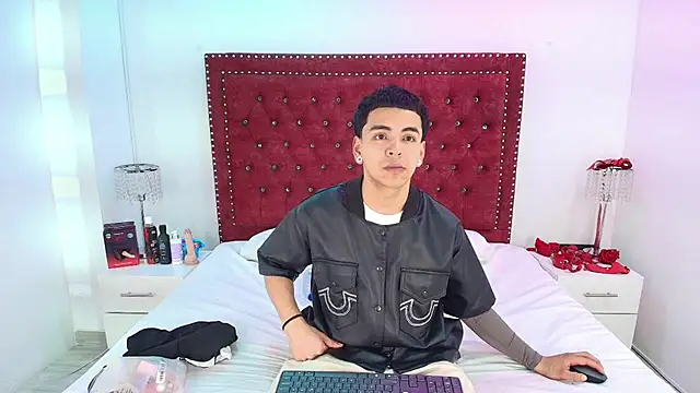 Snapshot of Jaden_and_sofia chatting on 07/28/26, 03:13 Jaden and sofia online show from 07/28/26, 03:13