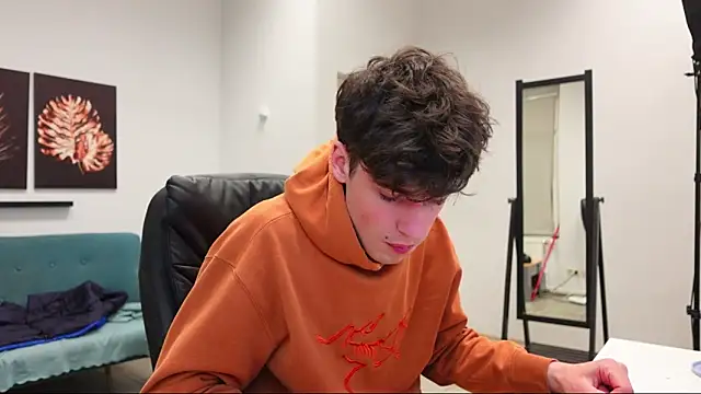 Daniel Shawnn online show from 04/30/26, 08:04