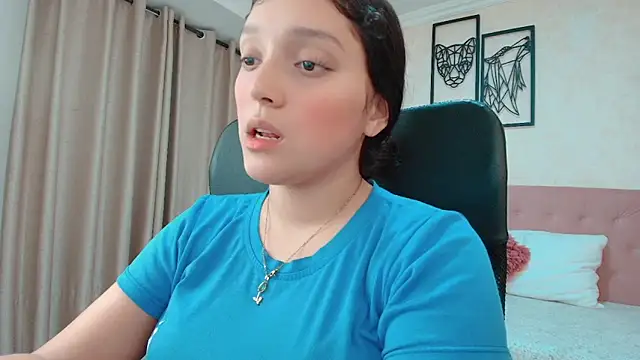 Snapshot of littlemolly_walcott chatting on 05/27/26, 12:40 littlemolly walcott online show from 05/27/26, 12:40