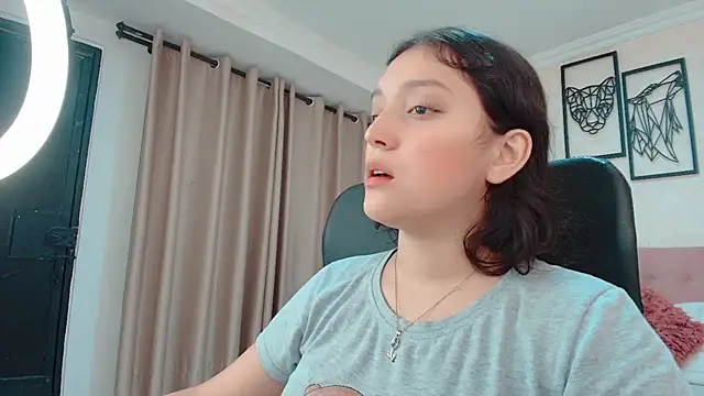 Snapshot of littlemolly_walcott chatting on 05/29/26, 02:53 littlemolly walcott online show from 05/29/26, 02:53