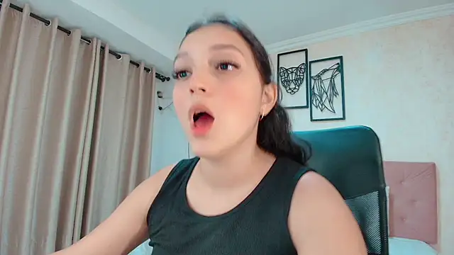 Snapshot of littlemolly_walcott chatting on 07/06/26, 12:51 littlemolly walcott online show from 07/06/26, 12:51