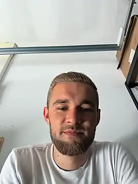Benjamiinlt online show from 06/14/26, 12:29