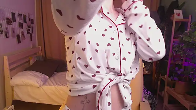 Snapshot of Haya_Harareet chatting on 01/14/26, 01:11 Haya Harareet online show from 01/14/26, 01:11