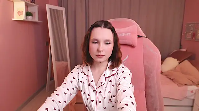 Snapshot of Haya_Harareet chatting on 02/06/26, 01:10 Haya Harareet online show from 02/06/26, 01:10