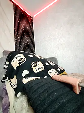 Isis Hot   online show from 04/09/26, 11:59