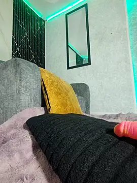 Isis Hot   online show from 04/20/26, 11:35