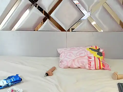 MiaKleinX online show from 03/23/26, 10:14