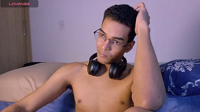 Pikashu7u7 online show from 03/12/26, 04:07