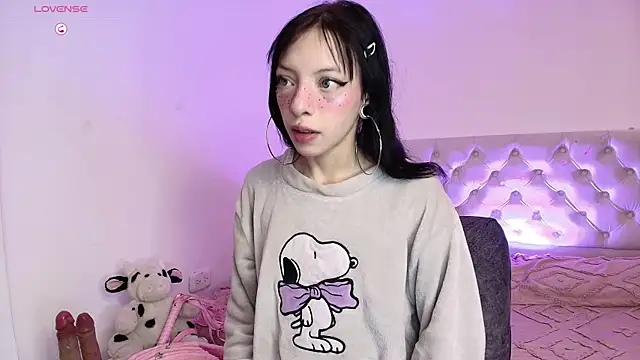 Snapshot of Diamond__cherry69 chatting on 04/30/26, 02:01 Diamond cherry69 online show from 04/30/26, 02:01