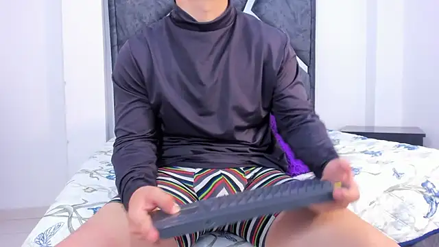 Snapshot of Liam_saint chatting on 02/14/26, 12:24 Liam saint online show from 02/14/26, 12:24