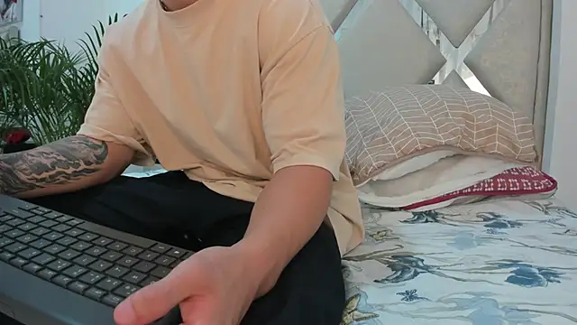 Snapshot of Liam_saint chatting on 03/03/26, 12:11 Liam saint online show from 03/03/26, 12:11