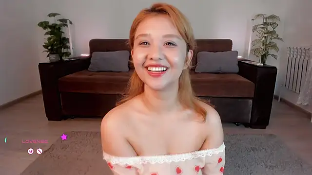 Snapshot of larabae chatting on 06/27/26, 12:26 larabae online show from 06/27/26, 12:26