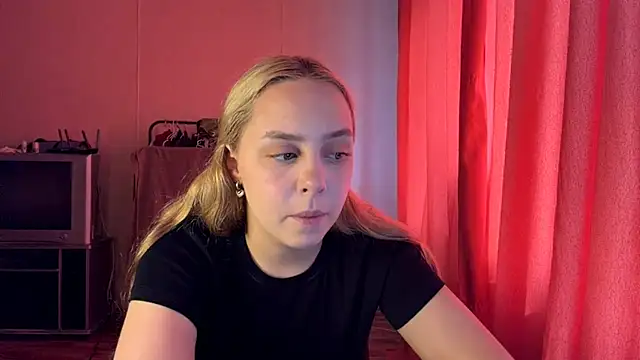 ZoraDearmon online show from 08/07/26, 10:39