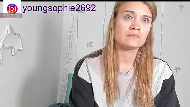 Snapshot of YoungSophie chatting on 05/15/26, 04:58 YoungSophie online show from 05/15/26, 04:58