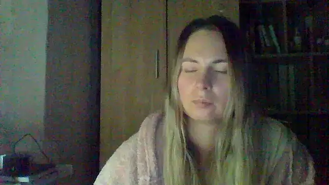 VikiLove765 online show from 02/26/26, 07:46