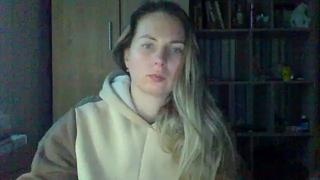 VikiLove765 online show from 03/03/26, 03:18