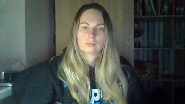 VikiLove765 online show from 03/06/26, 05:42