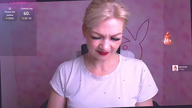 Snapshot of Madonna_Fire chatting on 05/09/26, 05:56 Madonna Fire online show from 05/09/26, 05:56