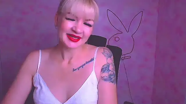 Snapshot of Madonna_Fire chatting on 06/26/26, 11:47 Madonna Fire online show from 06/26/26, 11:47