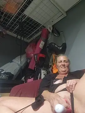 HotAzMilf online show from 04/14/26, 03:18