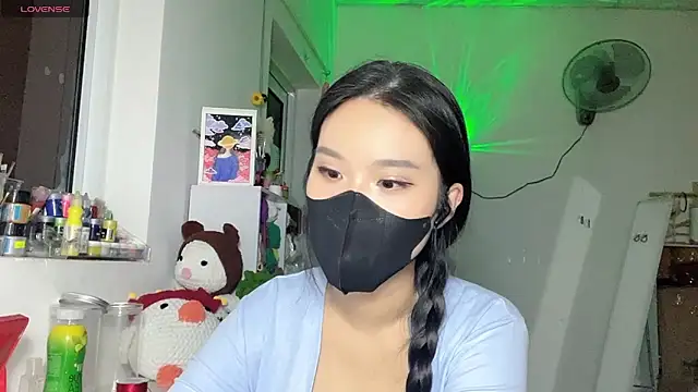 Tieu-May online show from 04/23/26, 08:44