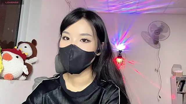 Snapshot of Tieu-May chatting on 05/15/26, 09:22 Tieu-May online show from 05/15/26, 09:22