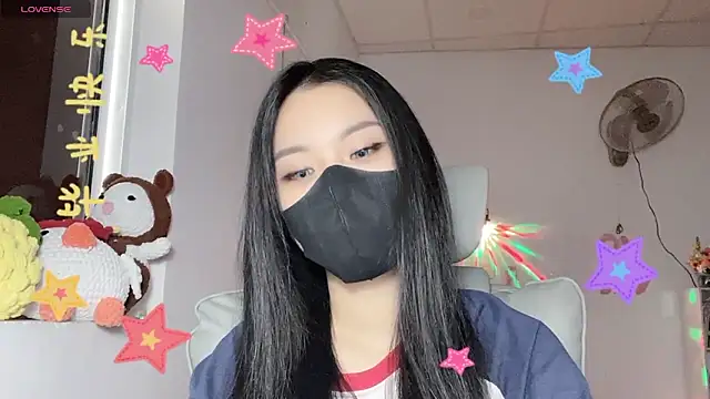 Snapshot of Tieu-May chatting on 06/10/26, 09:41 Tieu-May online show from 06/10/26, 09:41