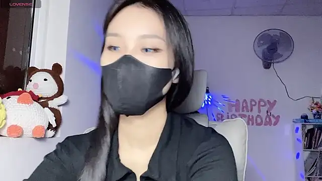 Snapshot of Tieu-May chatting on 06/12/26, 08:02 Tieu-May online show from 06/12/26, 08:02