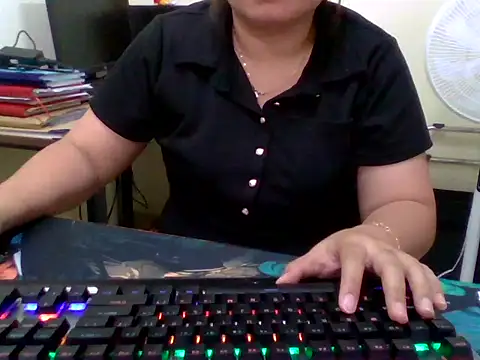 Sarah no land online show from 04/29/26, 03:43