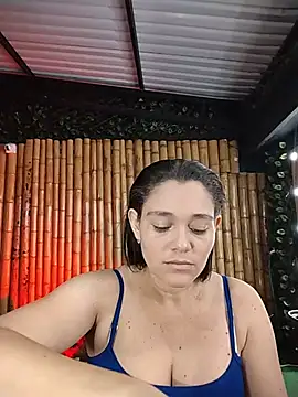 Snapshot of Astrid_williams chatting on 06/25/26, 01:05 Astrid williams online show from 06/25/26, 01:05