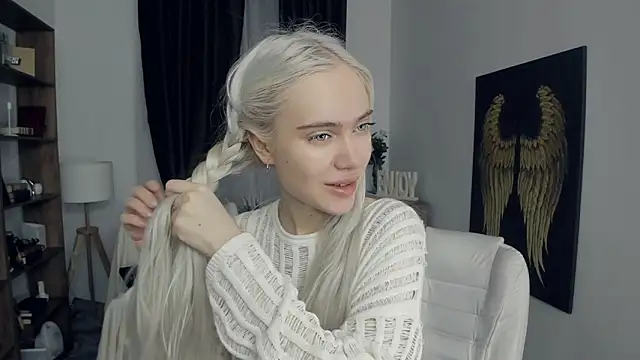 KristalCrowner online show from 02/19/26, 07:32