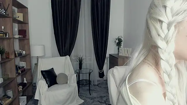 KristalCrowner online show from 02/25/26, 07:34