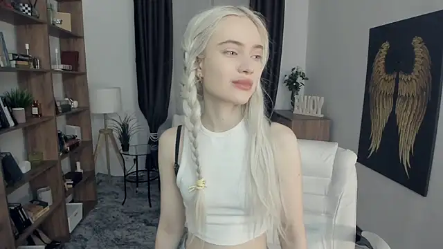 KristalCrowner online show from 03/01/26, 07:38