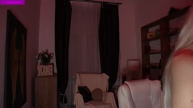 KristalCrowner online show from 04/18/26, 07:29