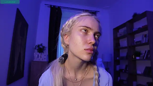 KristalCrowner online show from 04/21/26, 02:51