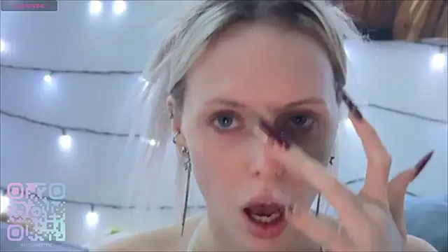 Snapshot of stillsweety chatting on 01/06/26, 08:23 stillsweety online show from 01/06/26, 08:23