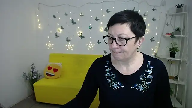 EmilyL0ve online show from 03/28/26, 06:13