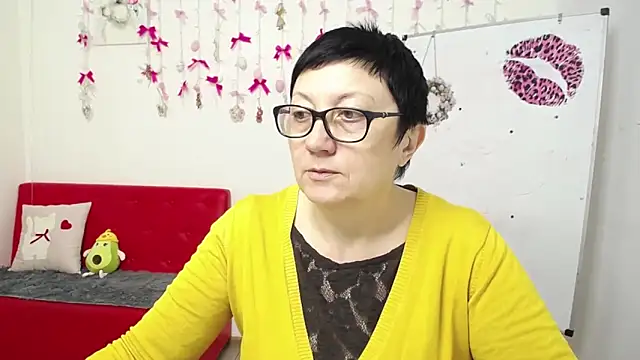 EmilyL0ve online show from 04/05/26, 05:37