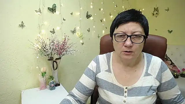 EmilyL0ve online show from 04/21/26, 05:14