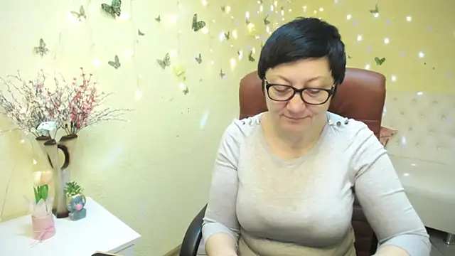 EmilyL0ve online show from 04/26/26, 05:27
