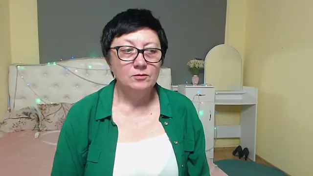 EmilyL0ve online show from 05/04/26, 05:53