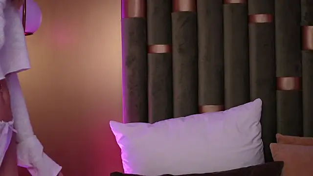 AmeliaAngel online show from 11/13/25, 08:46