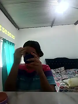 zaraluxx1 online show from 01/08/26, 06:43