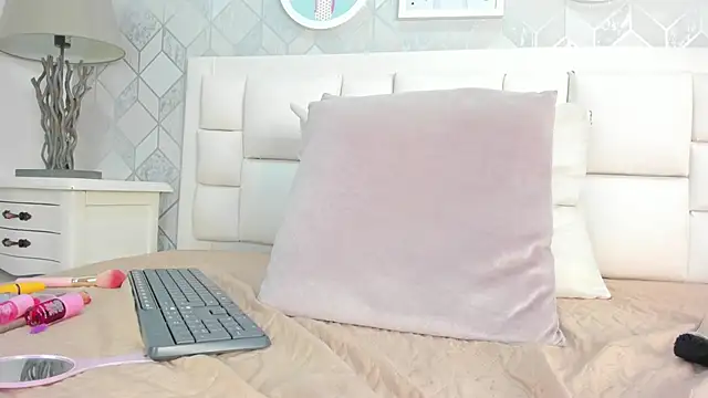 laura rouse7 online show from 04/08/26, 07:25